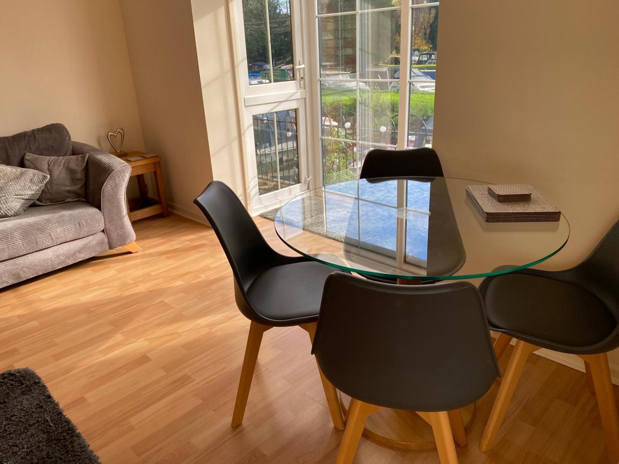River Courtyard Apartment In The Heart Of Stneots Saint Neots Exterior photo