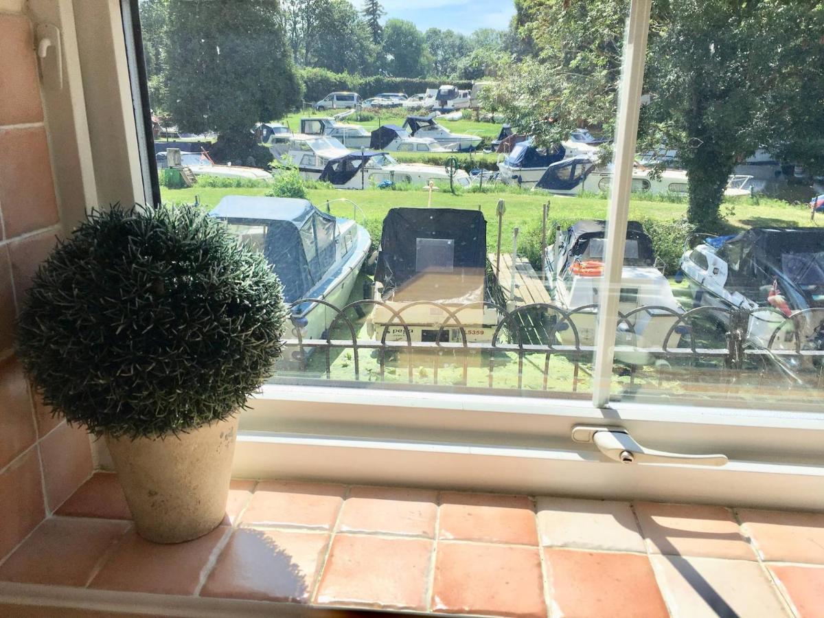 River Courtyard Apartment In The Heart Of Stneots Saint Neots Exterior photo