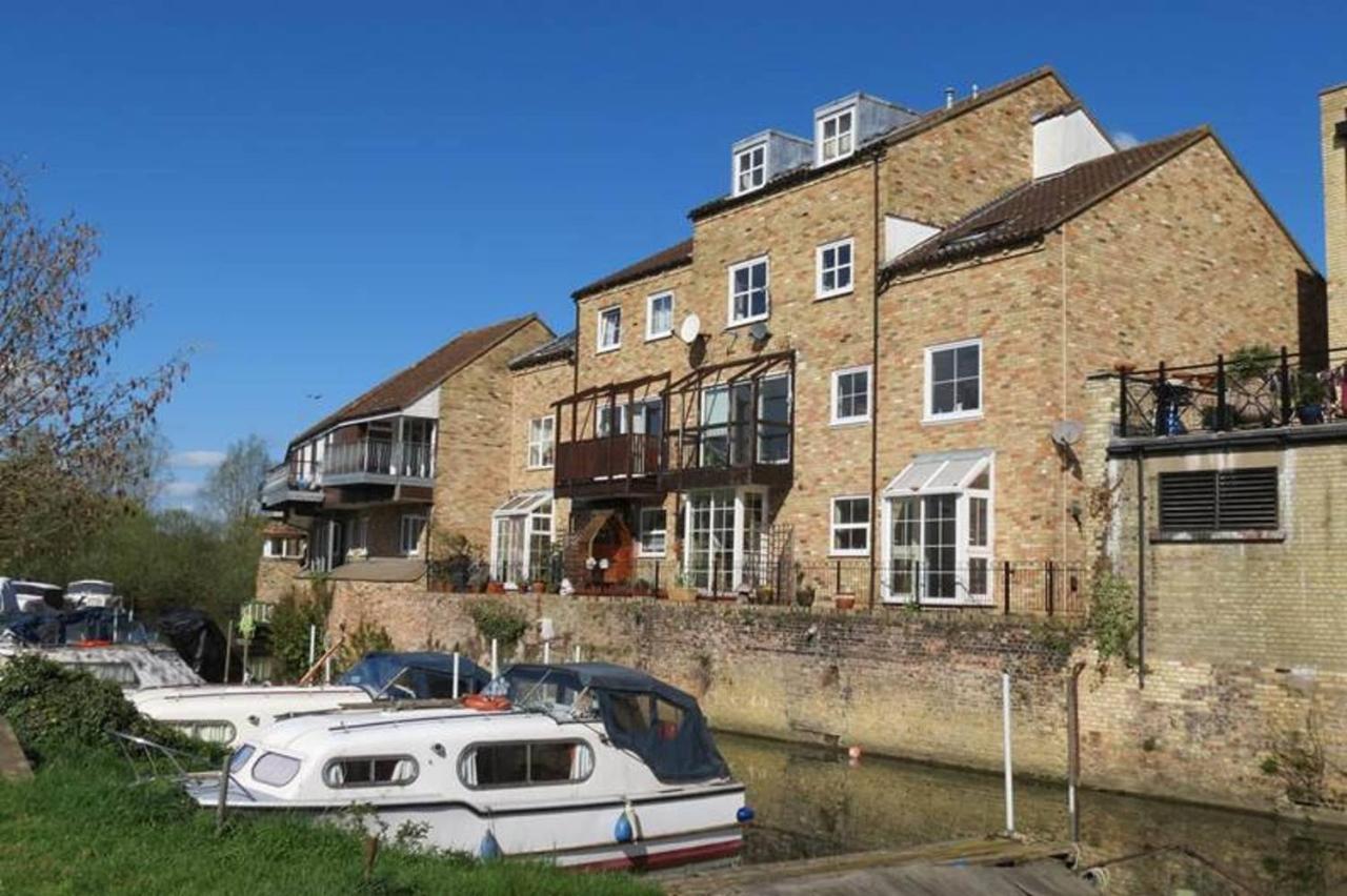 River Courtyard Apartment In The Heart Of Stneots Saint Neots Exterior photo