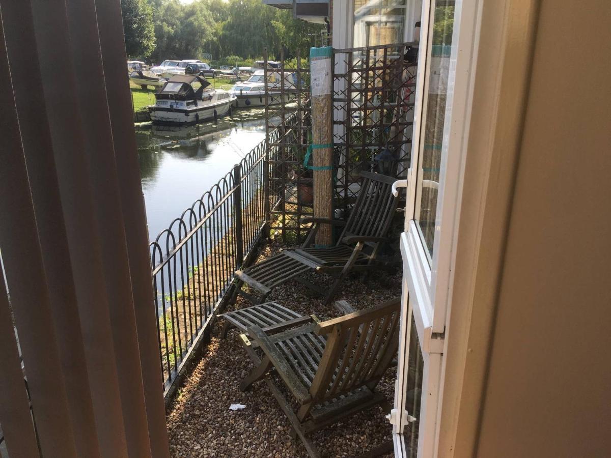 River Courtyard Apartment In The Heart Of Stneots Saint Neots Exterior photo