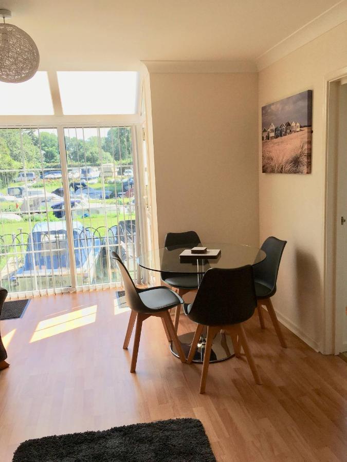 River Courtyard Apartment In The Heart Of Stneots Saint Neots Exterior photo