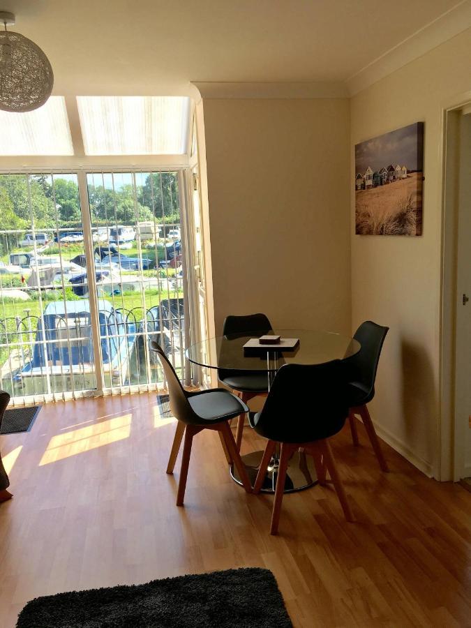 River Courtyard Apartment In The Heart Of Stneots Saint Neots Exterior photo